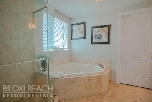 Sea Breeze 712 - Three Bedroom Apartment image 22