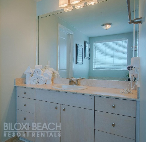 Sea Breeze 712 - Three Bedroom Apartment image 4